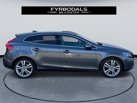 Volvo V40 5 of 5