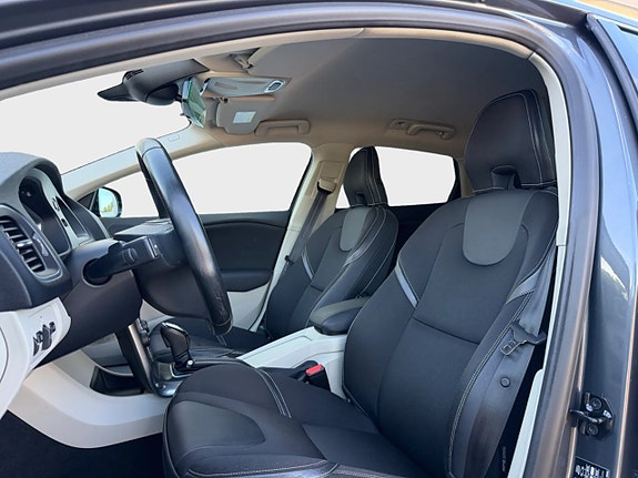Volvo V40 23 of 30