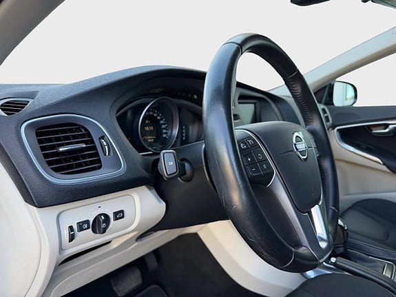 Volvo V40 20 of 30