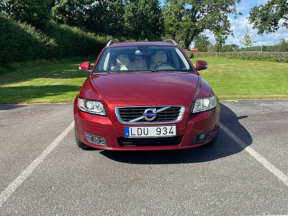 Volvo V50 3 of 5