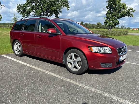 Volvo V50 2 of 5
