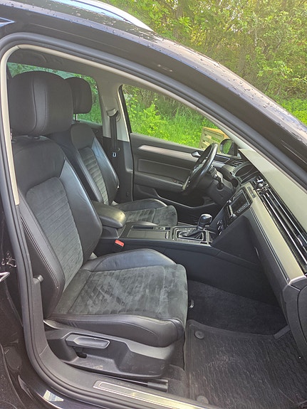 Volkswagen Passat 2 of 5