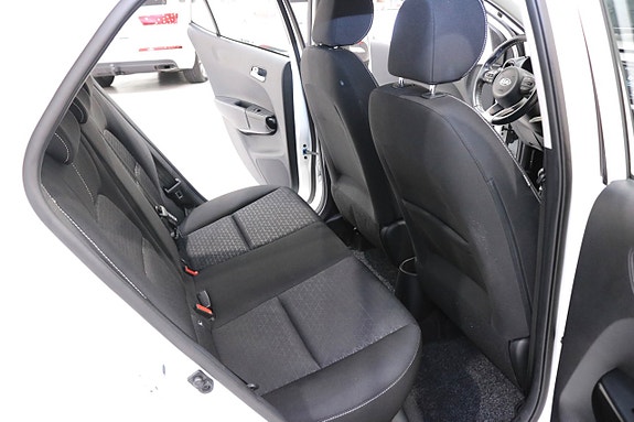 Kia Picanto 10 of 16