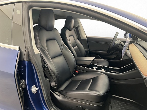 Tesla Model 3 24 of 30