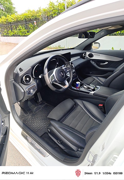 Mercedes-Benz C300 4 of 5