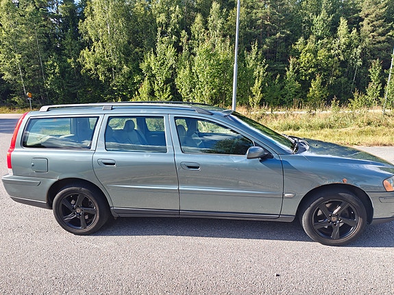 Volvo V70 4 of 5