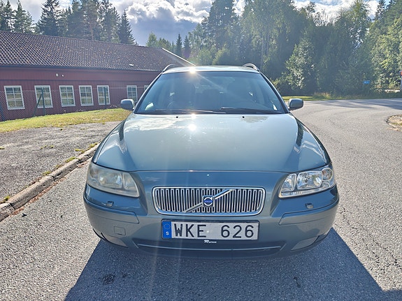 Volvo V70 2 of 5