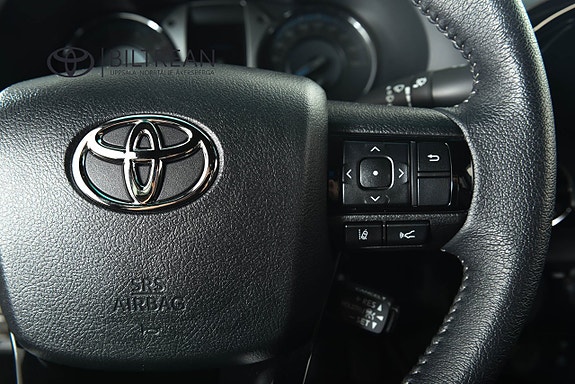 Toyota HiLux 13 of 24