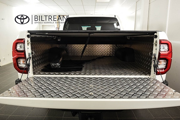 Toyota HiLux 10 of 24