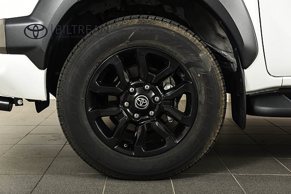 Toyota HiLux 23 of 24