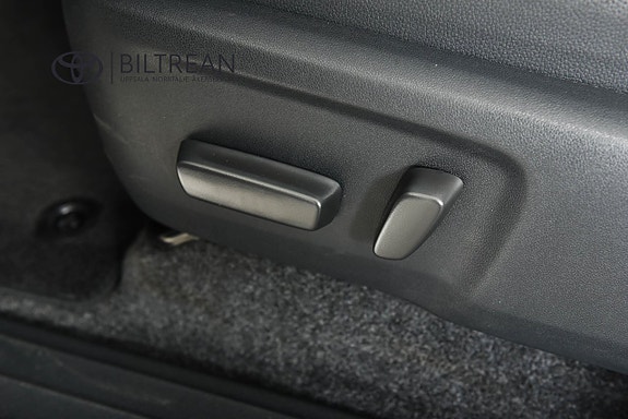 Toyota HiLux 12 of 24