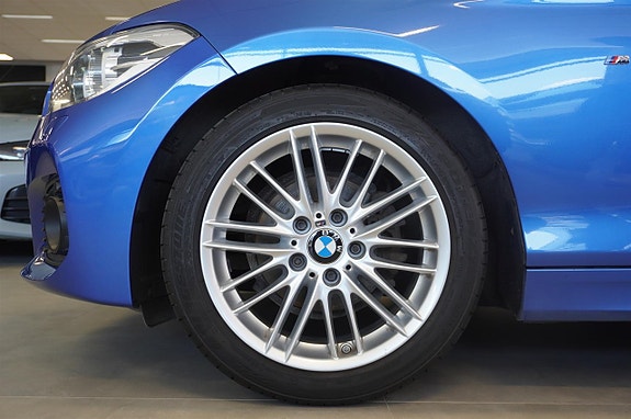 BMW 118i 2 of 14