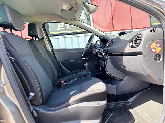 Renault Clio 19 of 20