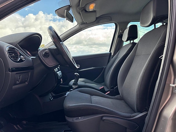 Renault Clio 14 of 20