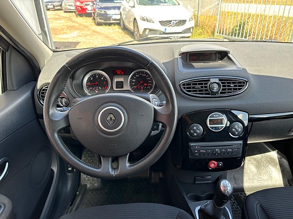 Renault Clio 10 of 20