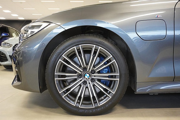 BMW 330e 3 of 24