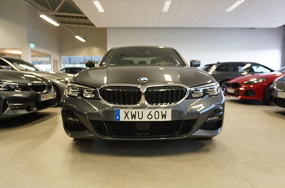 BMW 330e 2 of 24