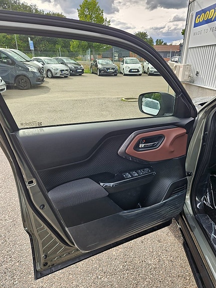 Suzuki eVitara 2 of 14
