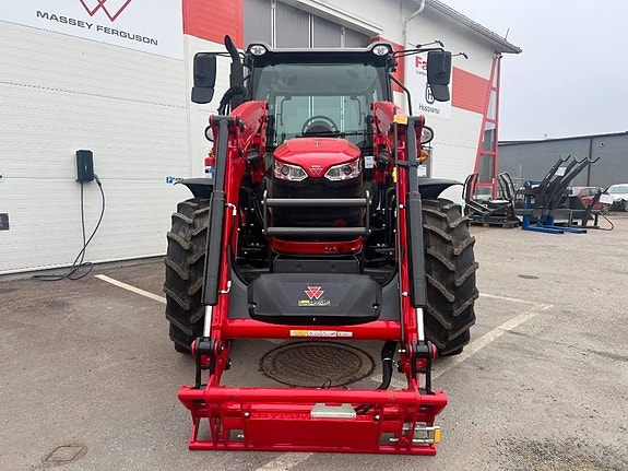 Massey Ferguson 4708M 2 of 4