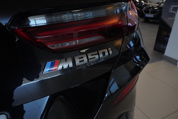BMW M850i 12 of 13