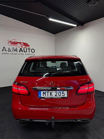 Mercedes-Benz B200 5 of 5