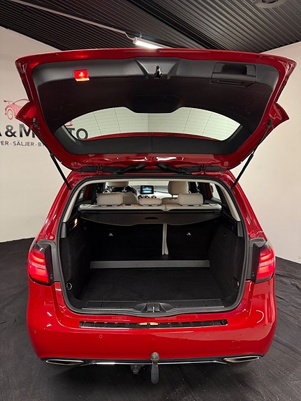 Mercedes-Benz B200 8 of 18