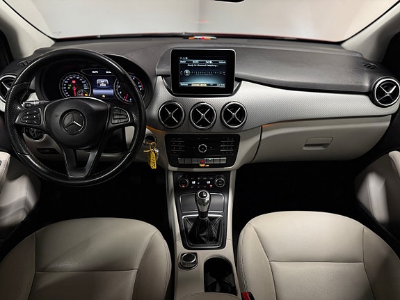 Mercedes-Benz B200 10 of 18