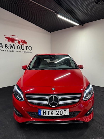 Mercedes-Benz B200 2 of 5