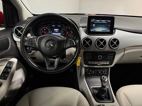 Mercedes-Benz B200 11 of 18