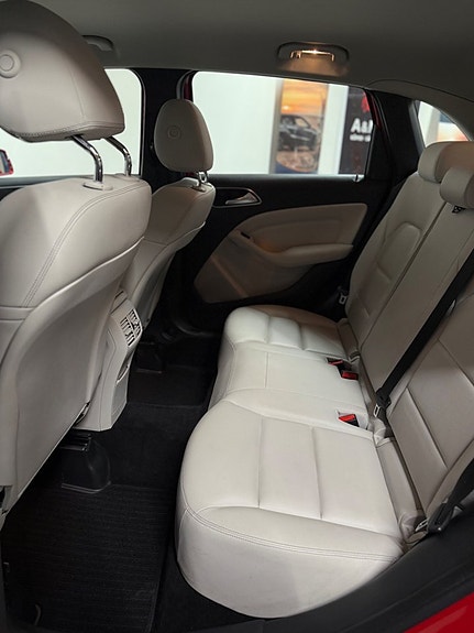 Mercedes-Benz B200 18 of 18