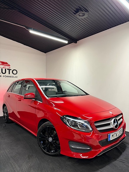 Mercedes-Benz B200 3 of 5