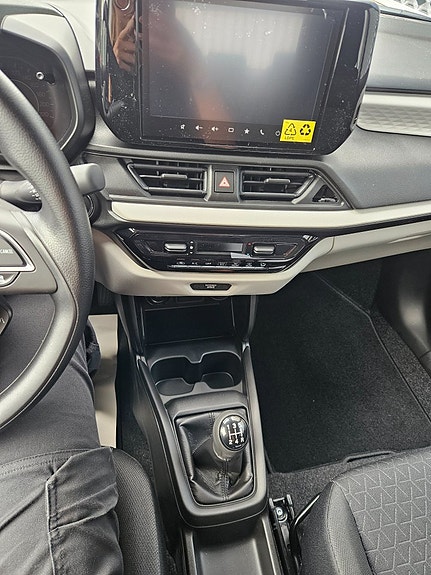 Suzuki Swift 8 of 17