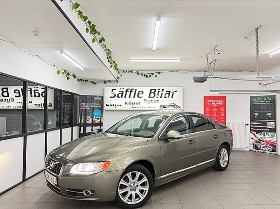 Volvo S80 2 of 5