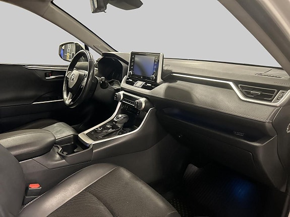 Toyota RAV4 10 of 25