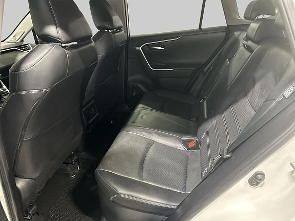Toyota RAV4 11 of 25