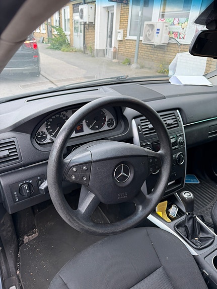 Mercedes-Benz B150 6 of 8
