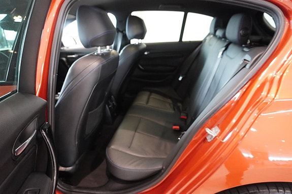 BMW 118i 5 of 12