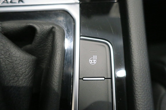 Volkswagen Passat Alltrack 17 of 19