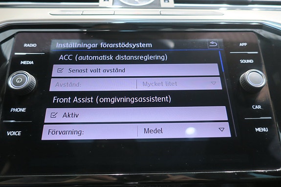 Volkswagen Passat Alltrack 12 of 19