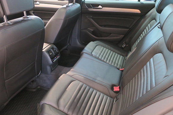 Volkswagen Passat Alltrack 7 of 19