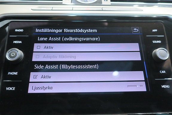 Volkswagen Passat Alltrack 14 of 19