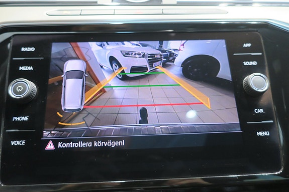 Volkswagen Passat Alltrack 11 of 19