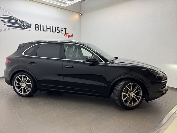 Porsche Cayenne S 2 of 5