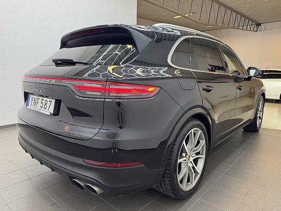 Porsche Cayenne S 3 of 5