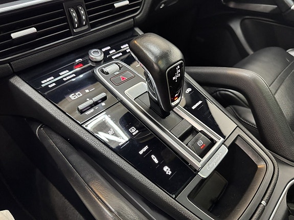 Porsche Cayenne S 16 of 19