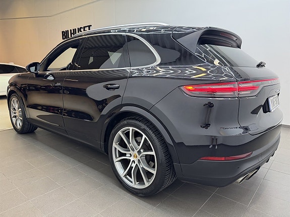 Porsche Cayenne S 4 of 5