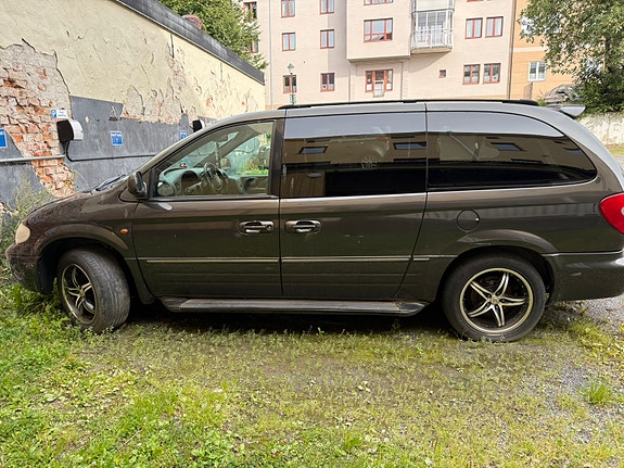 Chrysler Grand Voyager 2 of 5