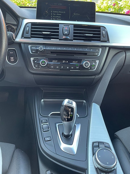 BMW 330d 8 of 12