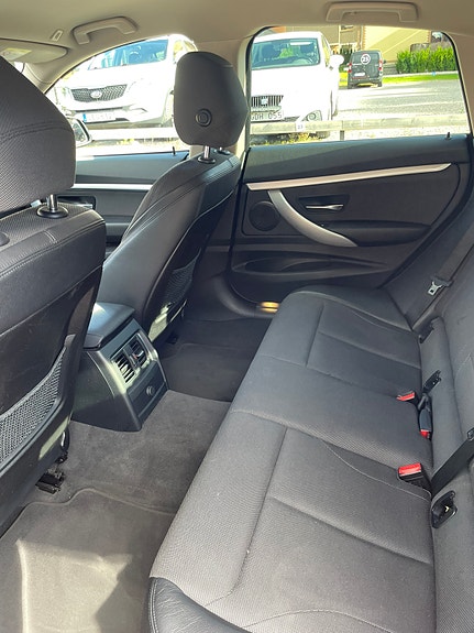 BMW 330d 10 of 12
