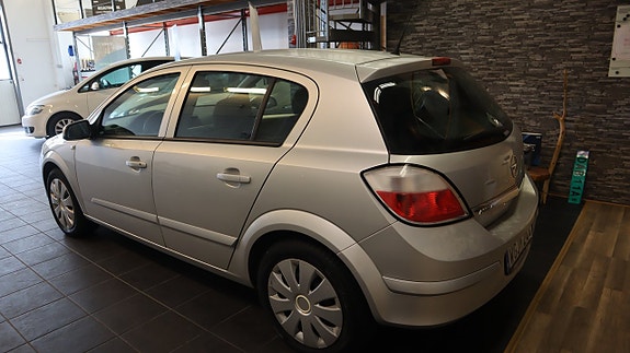 Opel Astra 3 of 5